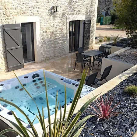 Дом отдыха Le Mazet Des Amandiers 4 Etoiles Avec Jacuzzi , Terrain De Petanque Et Velos Ним