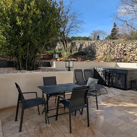 Le Mazet Des Amandiers 4 Etoiles Avec Jacuzzi , Terrain De Petanque Et Velos * Ним