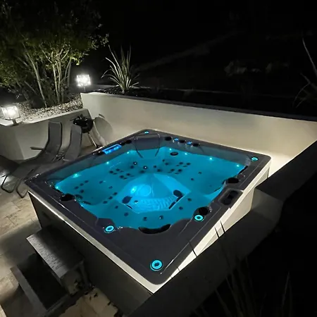 Дом отдыха Le Mazet Des Amandiers 4 Etoiles Avec Jacuzzi , Terrain De Petanque Et Velos *